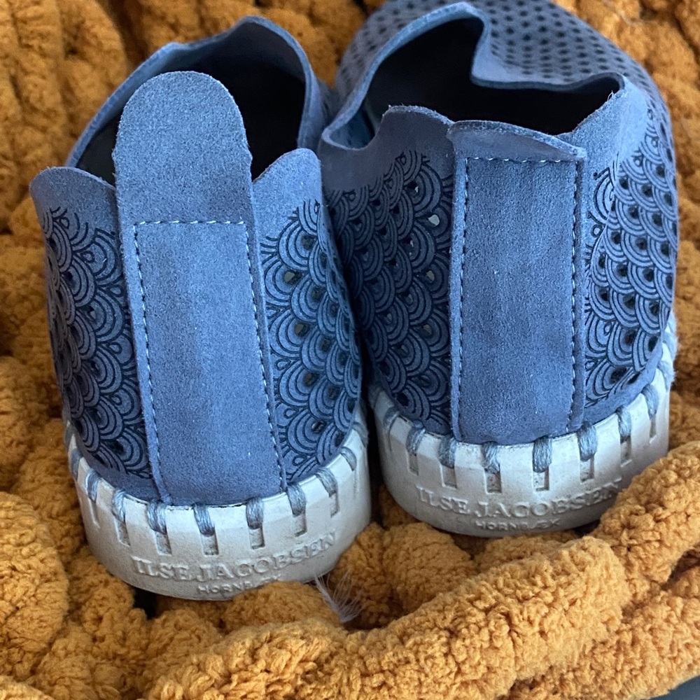 Ilse Jacobsen Flats
color looks brighter in photos it’s more grey ish - Picture 5 of 6